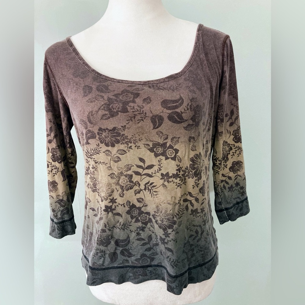 STAMP 10 Floral Dip-Dyed Scoop Neck Tee with 3/4 Sleeves